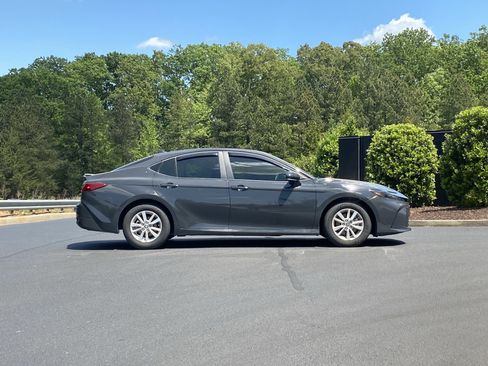 Used 2025 Toyota Camry LE w/ Convenience Package image 5