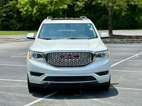 Used 2018 GMC Acadia Denali w/ Technology Package FWD image 12
