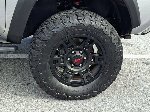 Certified 2020 Toyota Tacoma TRD Off-Road AWD/4WD image 8