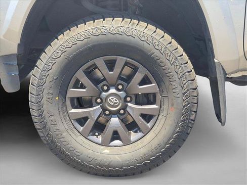 Used 2020 Toyota Tacoma SR5 RWD image 14