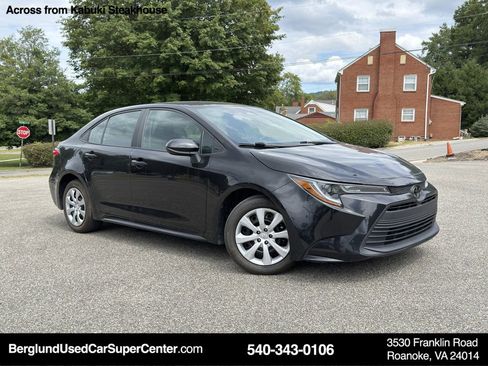 Used 2023 Toyota Corolla LE image 2