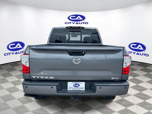 Used 2019 Nissan Titan SV w/ SV Convenience Package RWD image 5