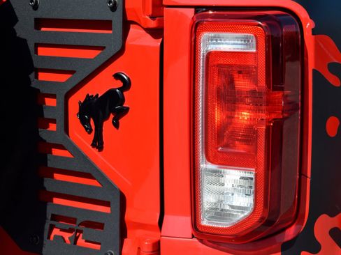 Certified 2023 Ford Bronco Big Bend w/ Sasquatch Package AWD/4WD image 19