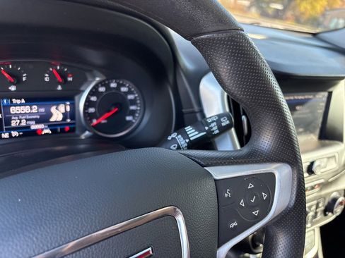 Used 2022 GMC Terrain SLE w/ Driver Convenience Package image 18