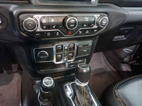 Used 2023 Jeep Gladiator Overland image 17