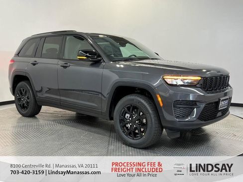 New 2025 Jeep Grand Cherokee Laredo image 1