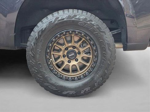Used 2022 Chevrolet Silverado 1500 RST w/ Z71 Off-Road Package AWD/4WD image 23