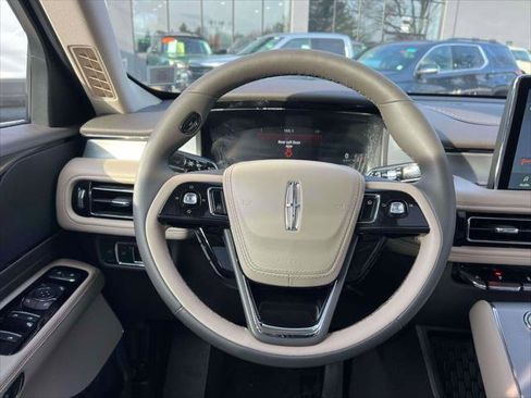 Used 2023 Lincoln Aviator AWD w/ Premium Package image 14