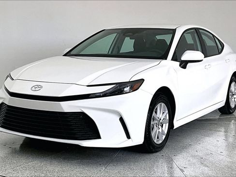 Used 2025 Toyota Camry LE AWD/4WD image 5