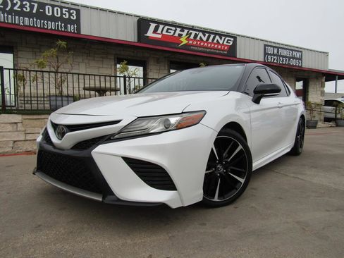Used 2019 Toyota Camry XSE image 1