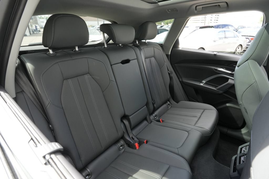 Used 2025 Audi Q5 Premium Plus w/ Premium Plus AWD/4WD image 31