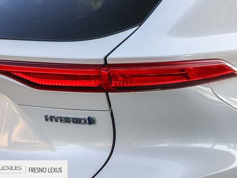 Used 2022 Toyota Venza LE image 7