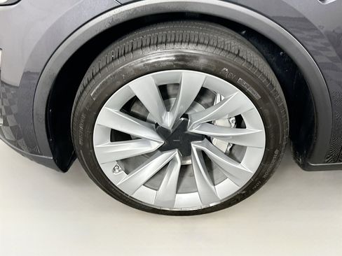 Used 2026 Tesla Model Y 2WD image 11