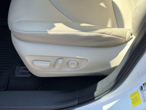 Used 2023 Toyota Highlander XLE FWD image 23