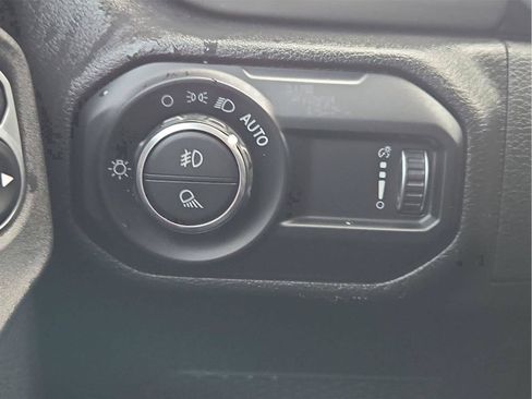 Used 2023 Jeep Gladiator Overland AWD/4WD image 18