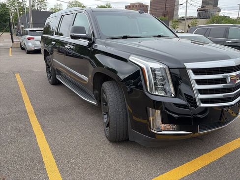 Used 2019 Cadillac Escalade ESV Luxury AWD/4WD image 5