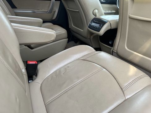 Used 2010 GMC Acadia SLT image 6