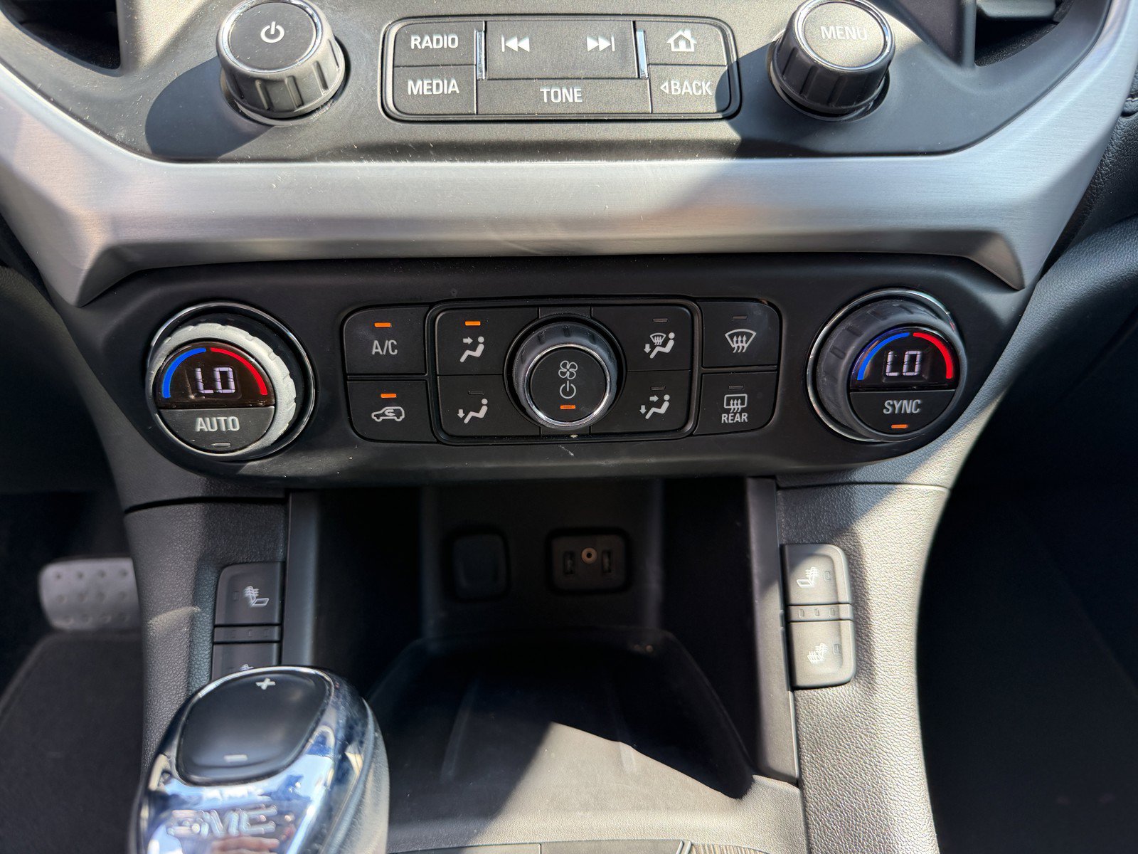 Used 2019 GMC Acadia SLT FWD image 23