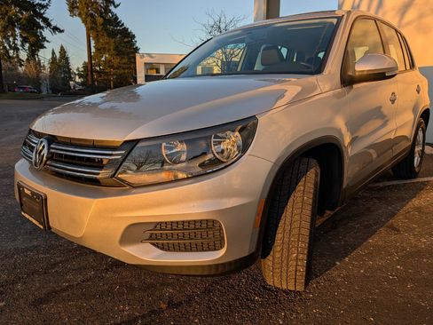 Used 2013 Volkswagen Tiguan S image 3