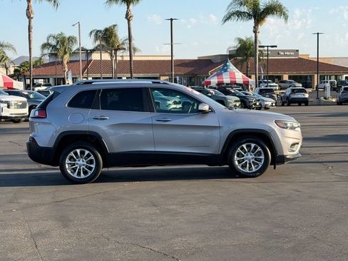 Used 2019 Jeep Cherokee Latitude w/ Popular Appearance Group FWD image 4
