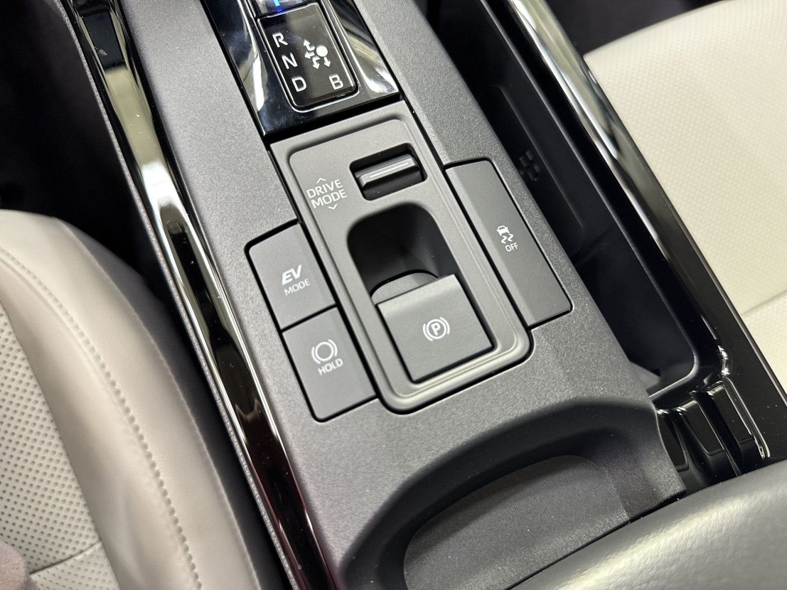 New 2027 Toyota Prius XLE FWD image 40