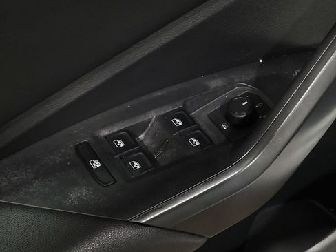 Used 2020 Volkswagen Jetta SE w/ SE Cold Weather Package FWD image 27