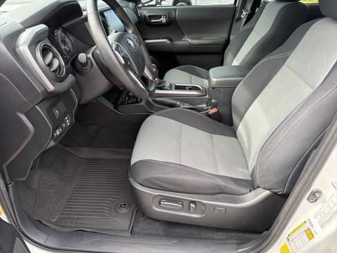Certified 2021 Toyota Tacoma TRD Off-Road AWD/4WD image 19