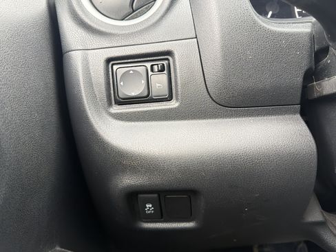 Used 2016 Nissan Versa Note SR image 22