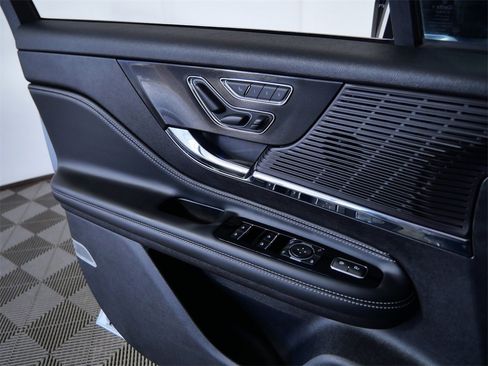 Used 2022 Lincoln Corsair Reserve w/ Equipment Group 201A image 27