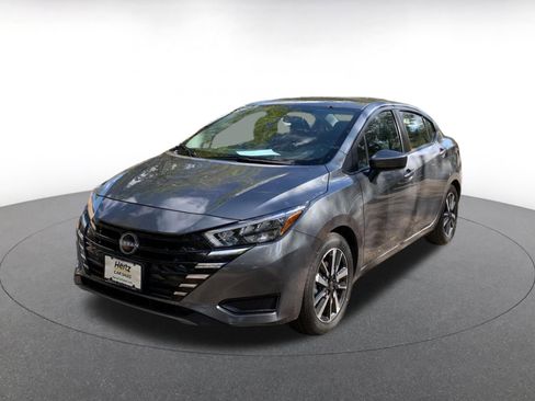 Used 2025 Nissan Versa SV image 3