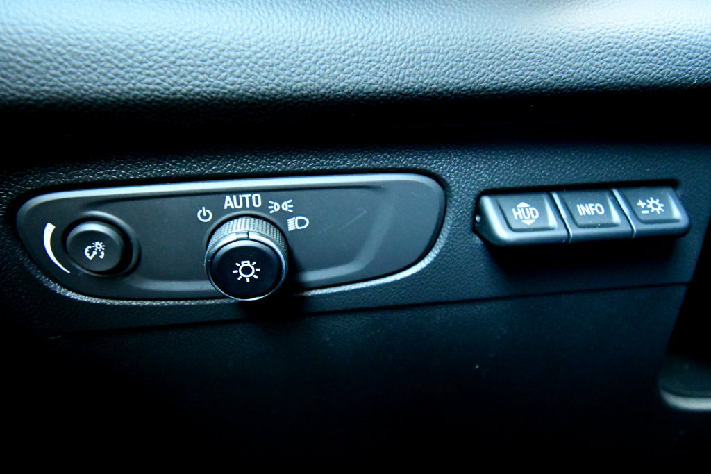 Used 2023 Buick Envision Avenir AWD/4WD image 23