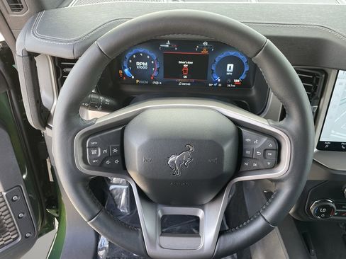 New 2025 Ford Bronco Outer Banks w/ Black Appearance Package image 32