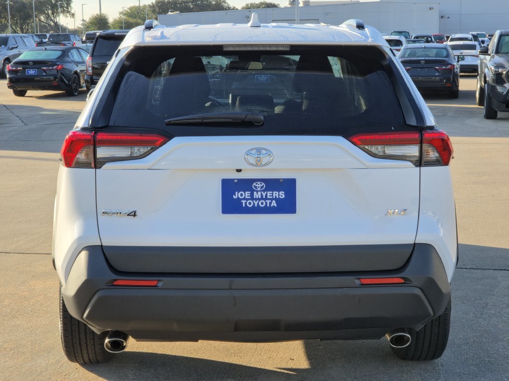 Used 2025 Toyota RAV4 XLE FWD image 8