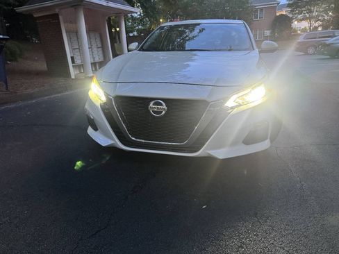 Used 2020 Nissan Altima 2.5 Platinum FWD image 1