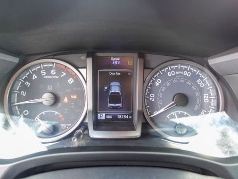 Certified 2021 Toyota Tacoma TRD Off-Road w/ Technology Package AWD/4WD image 22