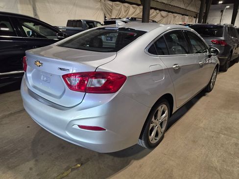 Used 2017 Chevrolet Cruze Premier FWD image 2