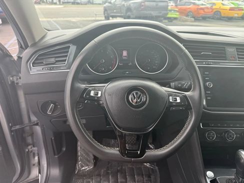 Used 2021 Volkswagen Tiguan SE FWD image 19