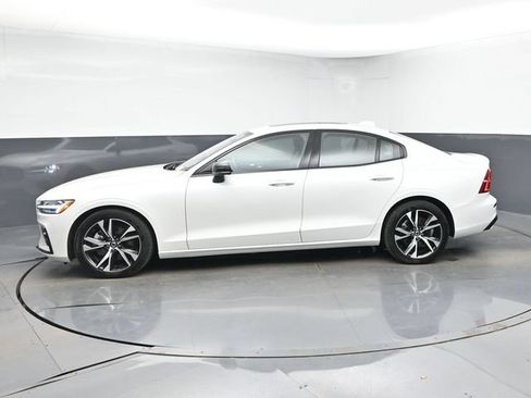 Used 2025 Volvo S60 B5 Core FWD image 4