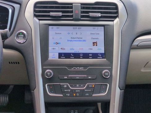 Used 2020 Ford Fusion SE FWD image 20