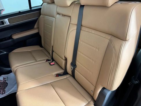 Used 2024 Hyundai Santa Fe Limited AWD/4WD image 38