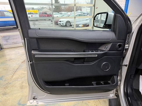 Used 2018 Ford Expedition XLT AWD/4WD image 16