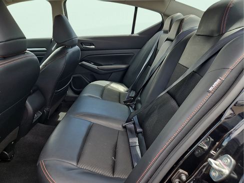 Used 2024 Nissan Altima 2.5 SR FWD image 10