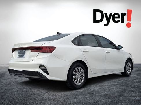 Certified 2022 Kia Forte Sedan FWD image 3