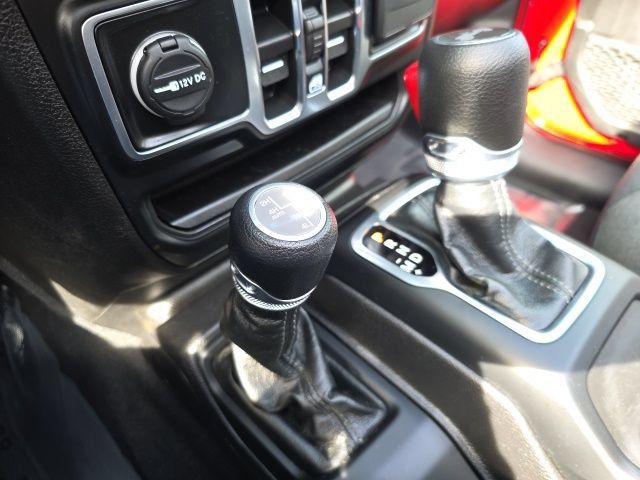 Used 2025 Jeep Wrangler Unlimited Sahara w/ Safety Group AWD/4WD image 33