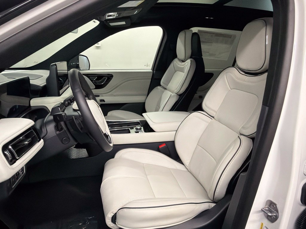 New 2027 Lincoln Aviator Black Label w/ Jet Appearance Package AWD/4WD image 27