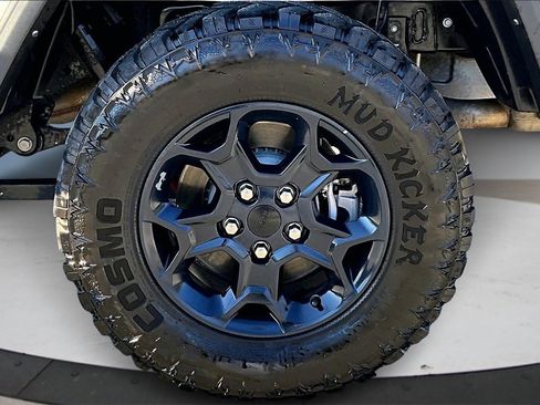 Certified 2023 Jeep Gladiator Willys image 33