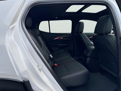 New 2025 Chevrolet Equinox EV RS image 12