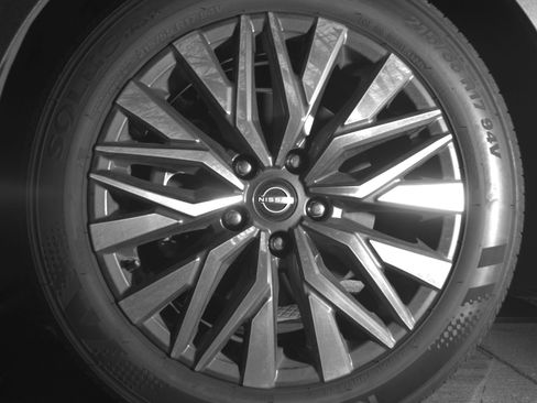 Used 2025 Nissan Altima 2.5 SV FWD image 12