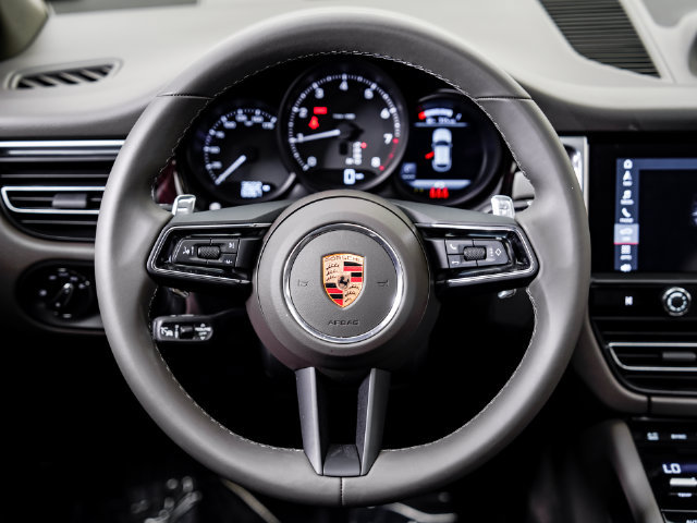 Certified 2026 Porsche Macan AWD/4WD image 22