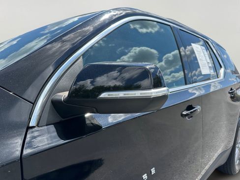 Used 2022 Chevrolet Traverse LT image 30